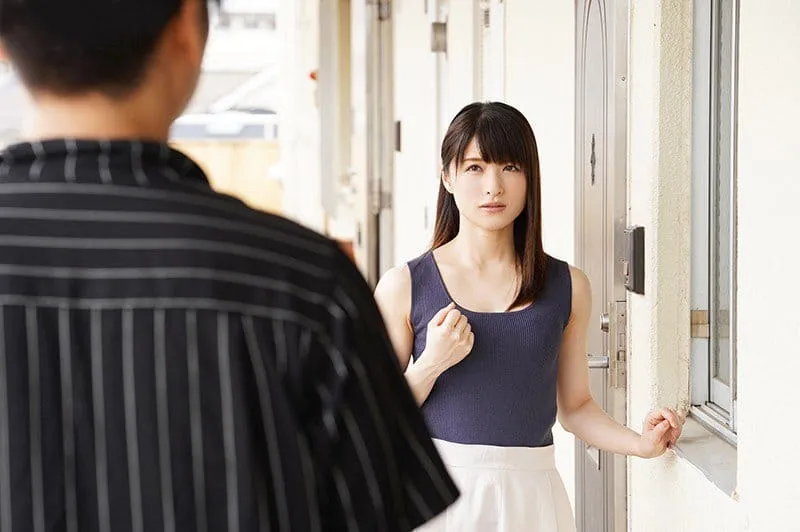 Cãi nhau với người chồng, vợ yêu ăn nằm với cậu thanh niên hàng xóm