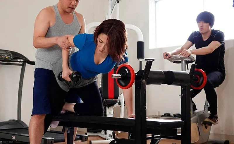Chồng phát hiện vợ "đi ngoài" với huấn luyện viên thể hình