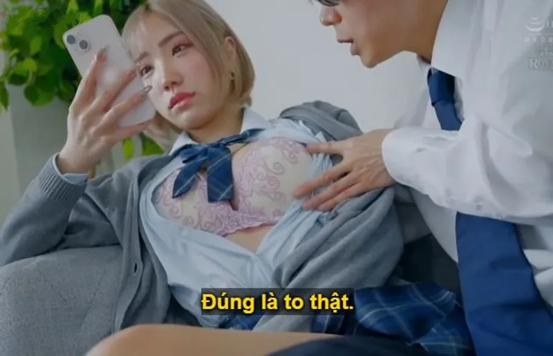 Cô học trò băng giá vô cảm, miễn có tiền là anh tha hồ muốn làm gì cũng được.