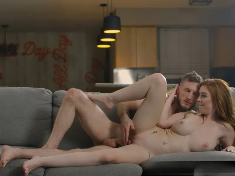 đang tăng ca mà người yêu cứ dùng bím lôi kéo tôi doggy cùng em